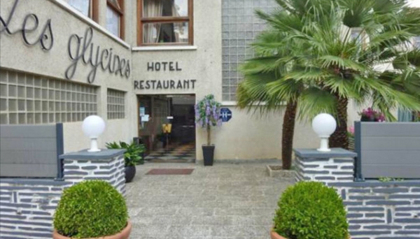 © Hotel les Glycines